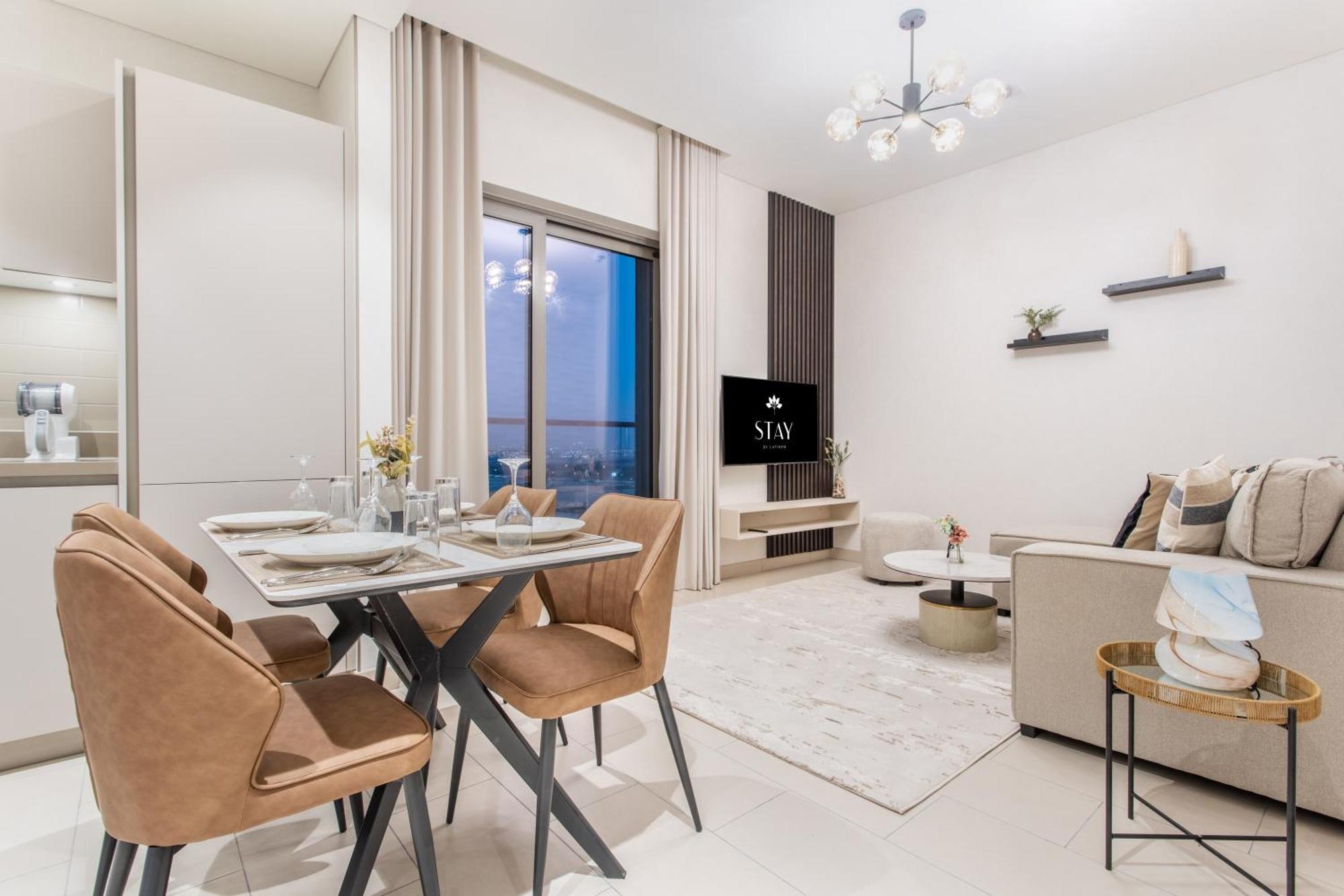 By Latinem Luxury 1br Cvr A1504 Near Burj Khalifa Dubai